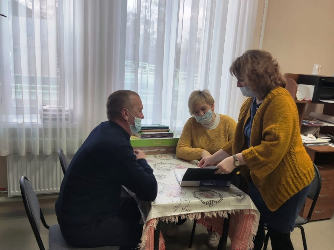 Александр Мораш провел прием граждан в библиотеке села Багаевка